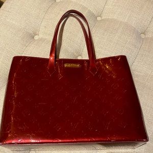 Burgundy LV patent leather Good condition, a few marks at the bottom see pic